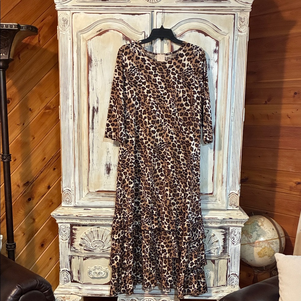 Chic Leopard Long Sleeve Dress